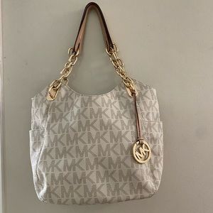 Michael Kors Classic Signature tote bag.